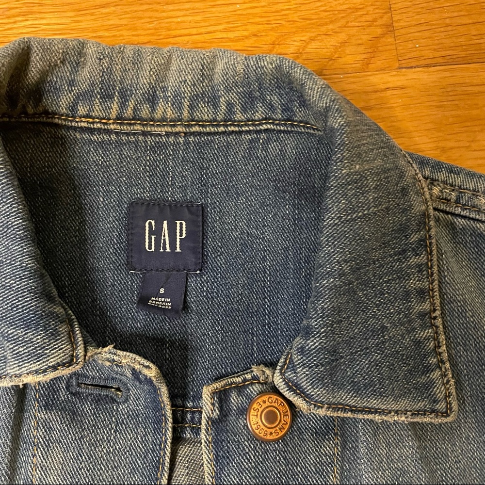 GAP Distressed Classic Blue Denim Jean Jacket Small - Picture 3 of 13